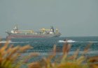 Why have as many as 1,000 ships at times lost their GPS signals in the Middle East?