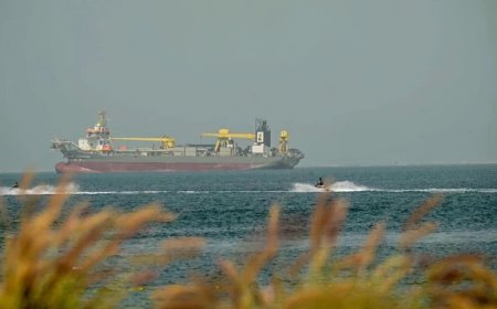 Why have as many as 1,000 ships at times lost their GPS signals in the Middle East?