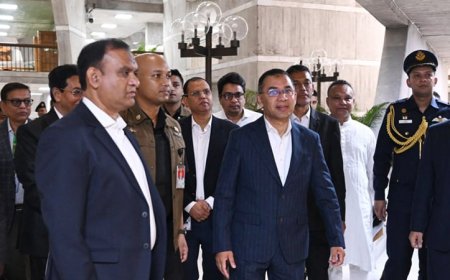 Prime Minister arrives at parliament to attend its first session