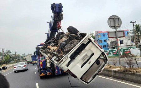 Three killed, nine injured as microbus crashes into road divider in Bogura