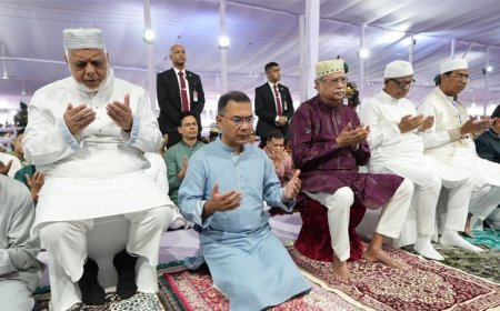 The Prime Minister offers Eid prayers at the National Eidgah