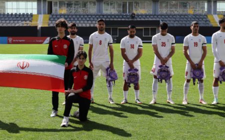Iranian footballers carry schoolbags to show solidarity with the slain girls