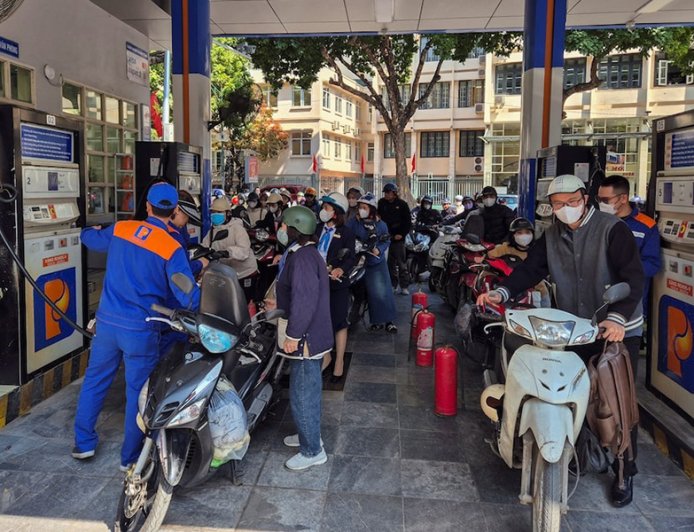Vietnam encourages remote work to conserve fuel amid supply disruptions from Iran war