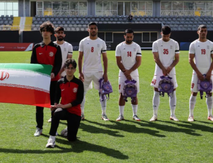 Iranian footballers carry schoolbags to show solidarity with the slain girls