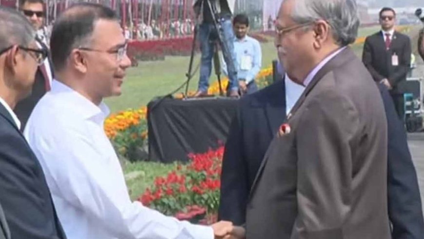 President and Prime Minister attend Independence Day parade