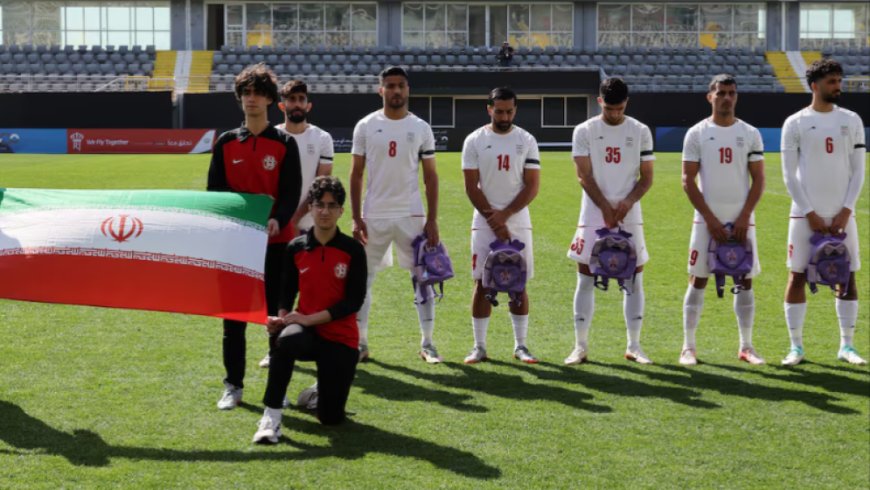 Iranian footballers carry schoolbags to show solidarity with the slain girls