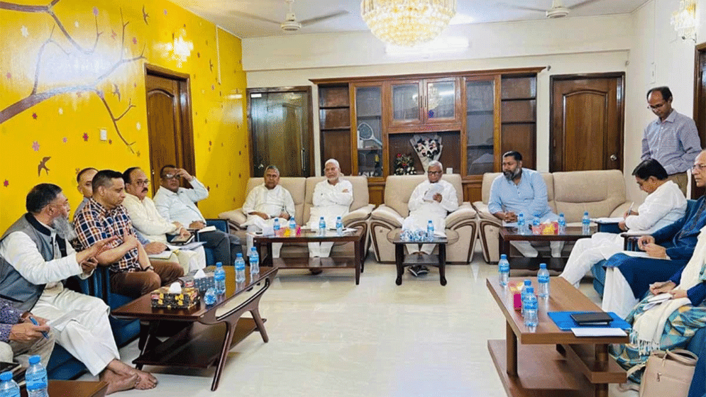 Factory owners urged to pay workers’ wages and bonuses ahead of Eid