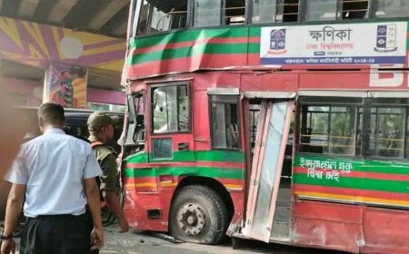 At least 10 people, including the driver, were injured when a Dhaka University bus crashed in Karwan Bazar