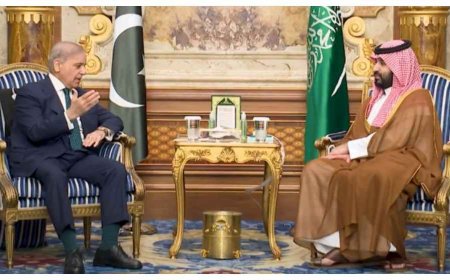 Mohammed bin Salman and Shehbaz Sharif discuss mediation efforts between the US and Iran, regional stability