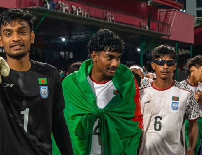 Bangladesh Under-20 team retained the SAFF title, edging to a 4–3 victory in the tie-breaker, while Aminul promised rewards for the achievement