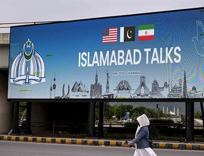 An Iranian delegation has arrived in Pakistan for talks with the United States, while Vance is on his way to join the discussions