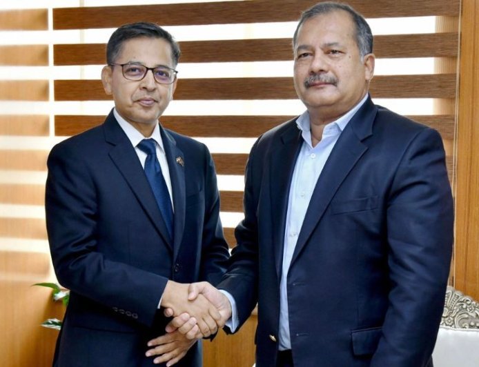 Indian High Commissioner meets Information Minister Swapon