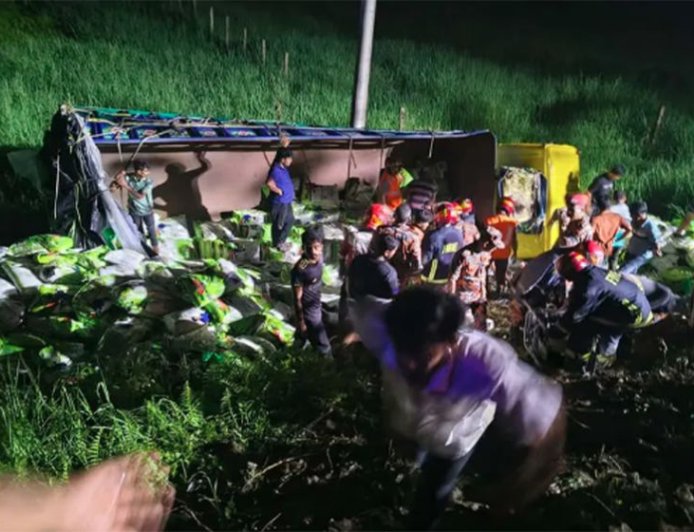 Seven killed after rice-laden truck plunges into ditch in Daudkandi