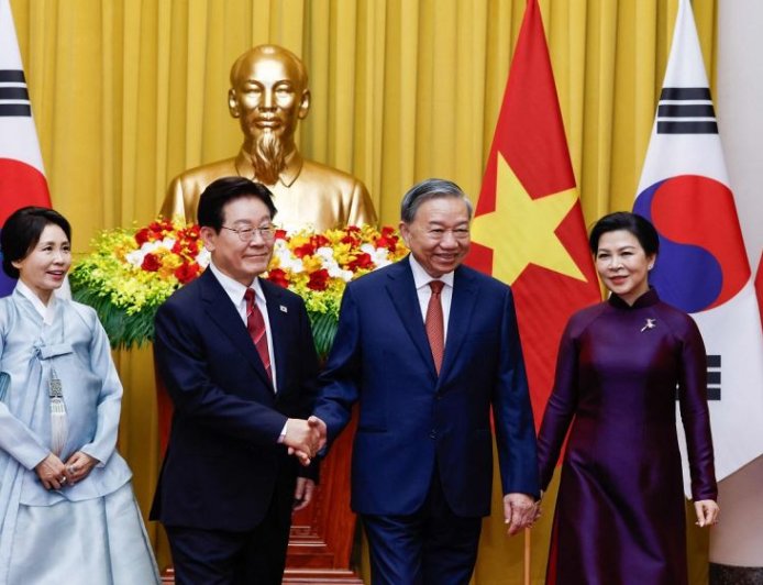 Vietnam and South Korea have signed agreements covering cooperation in technology and nuclear power
