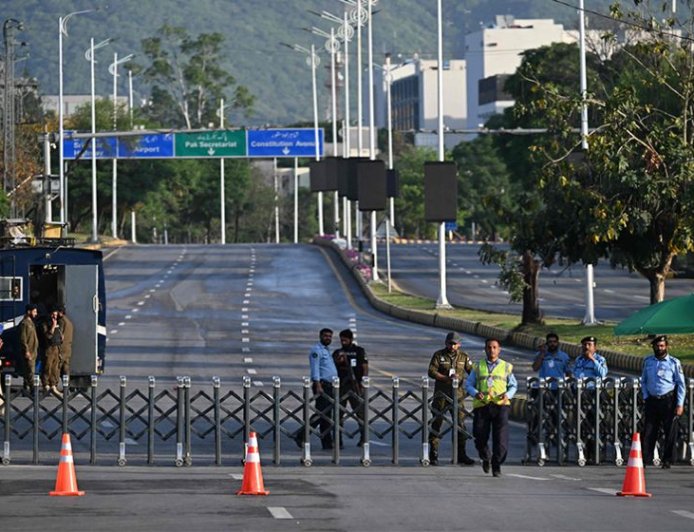 US envoys head to Pakistan for uncertain talks with Iran