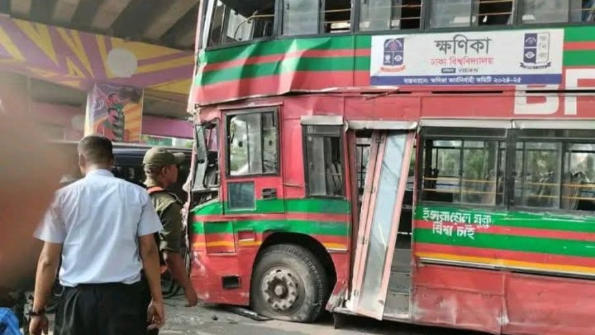 At least 10 people, including the driver, were injured when a Dhaka University bus crashed in Karwan Bazar