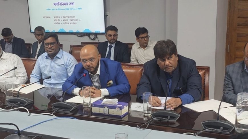 The government has held a meeting with business leaders to introduce a programme providing free uniforms and school bags for students