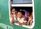 Eid holiday travel begins as people depart Dhaka in festive mood