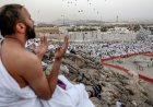 Pilgrims offer prayers on Mount Arafat as Hajj reaches its peak