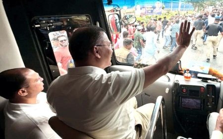Prime Minister joins roadside rally in Cumilla on way to Chandpur