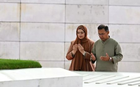 Prime Minister pays tribute at graves of Pilkhana massacre victims