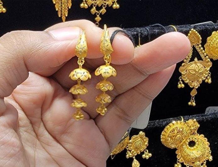 Gold prices cut by Tk2,158 per Bhori