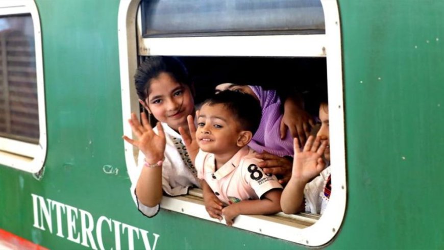 Eid holiday travel begins as people depart Dhaka in festive mood