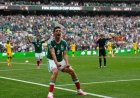 Mexico cruises in opener as South Africa reduced to nine players after two red cards