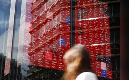 Asian Stocks Fall Following US Market Losses and Iran Strikes