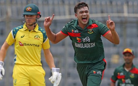 Australia lose three wickets without adding a run to the scoreboard