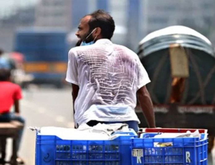Scorching Heatwave Grips 40 Districts, Making Life Difficult