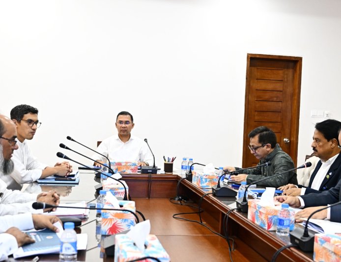 PM Chairs Meeting on Reopening and Management of Closed Factories