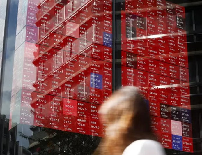Asian Stocks Fall Following US Market Losses and Iran Strikes