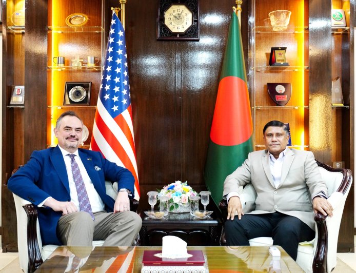US envoy calls on PM’s Defence Adviser