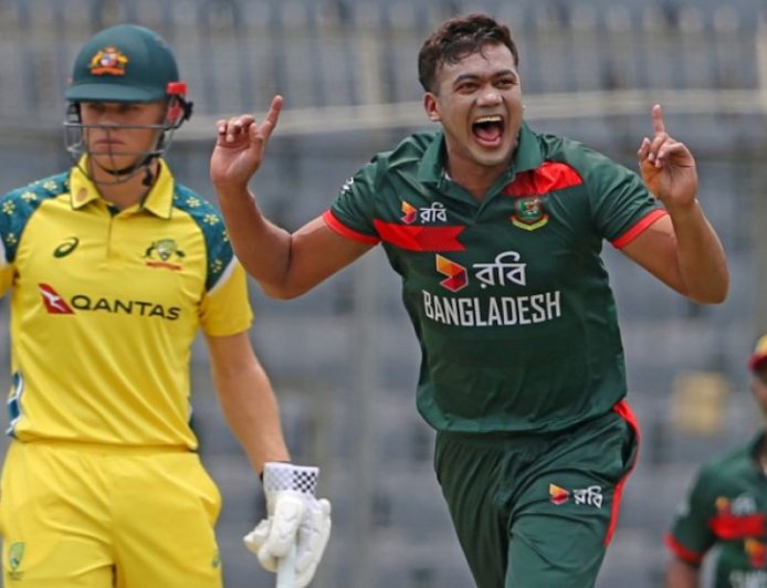 Australia lose three wickets without adding a run to the scoreboard