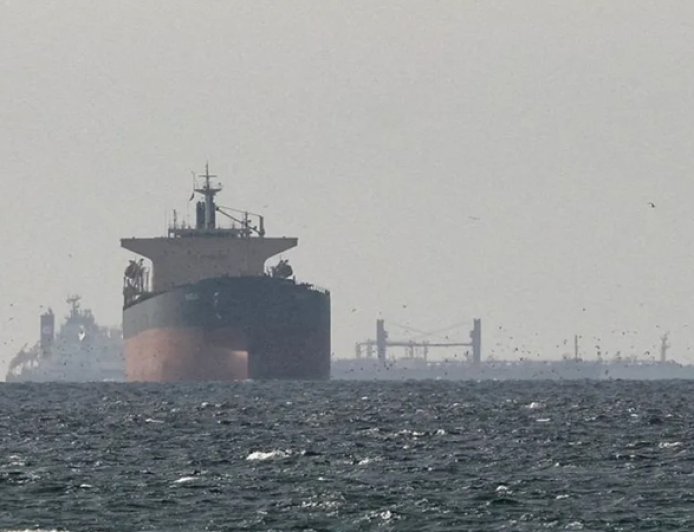 Oil prices plunge more than 4% after US-Iran agreement paves way for reopening of Hormuz Strait