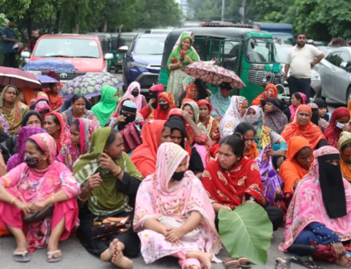 Garment workers block Tejgaon road demanding unpaid wages, causing traffic disruption