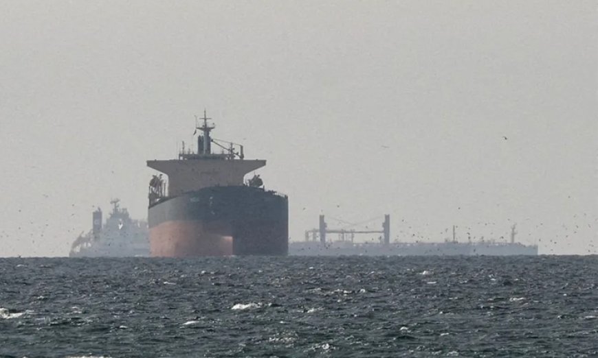 Oil prices plunge more than 4% after US-Iran agreement paves way for reopening of Hormuz Strait