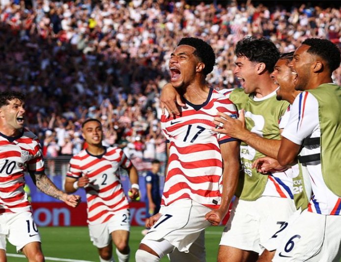 Ten-man USA defeat Bosnia-Herzegovina 2-0 to book World Cup last-16 spot