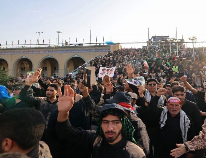 Huge Crowds Gather as Khamenei Funeral Ceremonies Begin