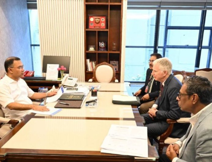 Prime Minister Receives IAPB Chief Executive