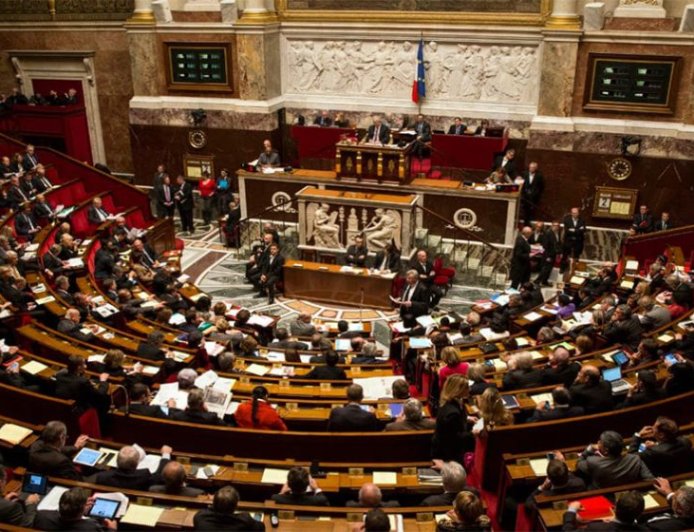 France becomes the first EU nation to prohibit social media access for children under 15