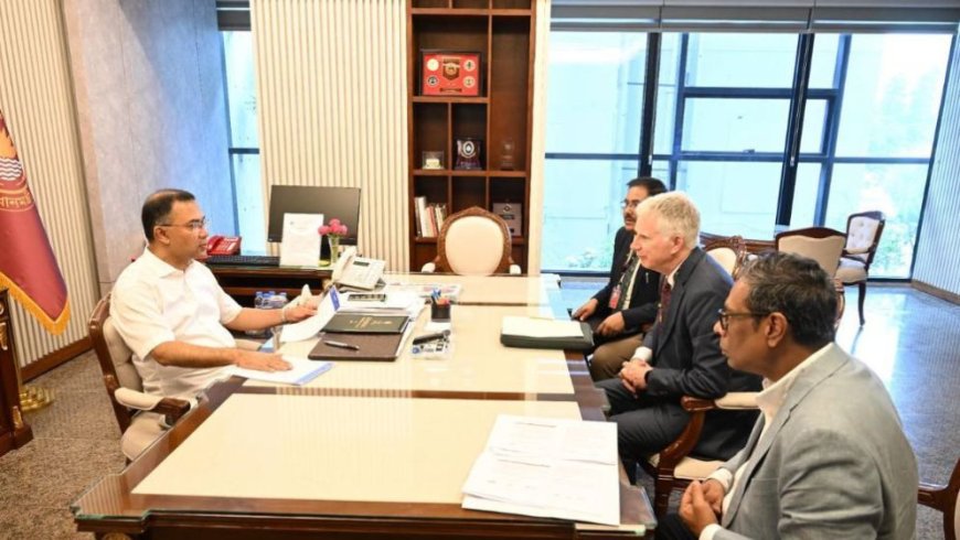 Prime Minister Receives IAPB Chief Executive