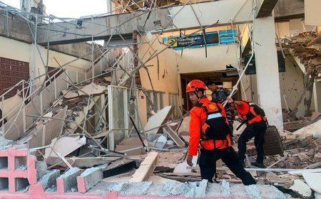 Powerful 7.7-Magnitude Earthquake Strikes Indonesia, Killing 20 and Triggering Mass Evacuations