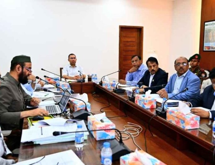 PM Eyes Private Water Bus Services to Revive Dhaka Waterways