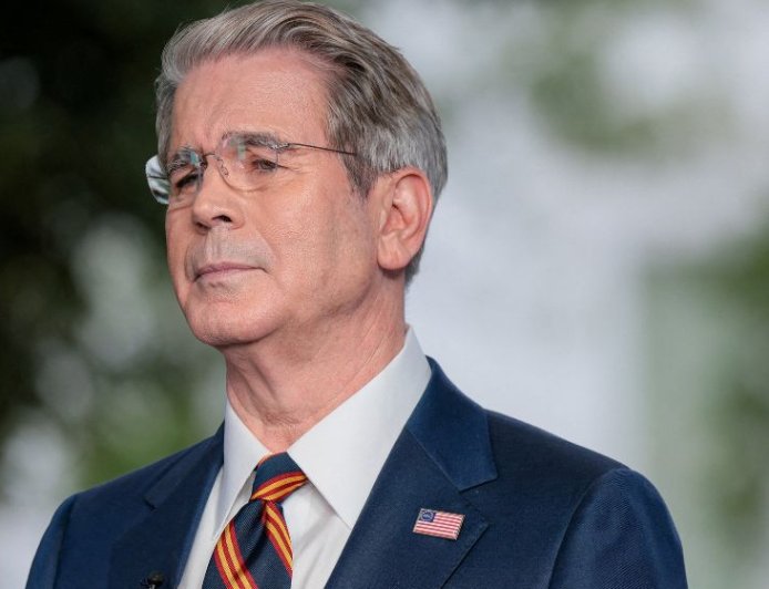 US threatens Iran with unprecedented economic isolation, with new measures expected to be announced next week