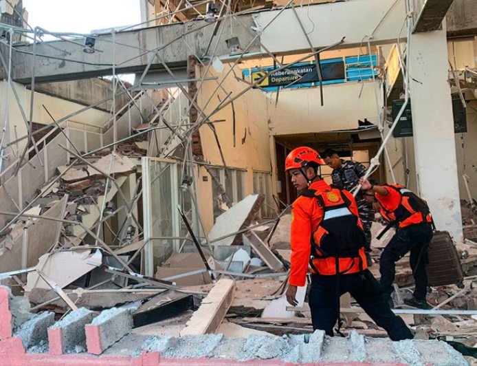 Powerful 7.7-Magnitude Earthquake Strikes Indonesia, Killing 20 and Triggering Mass Evacuations