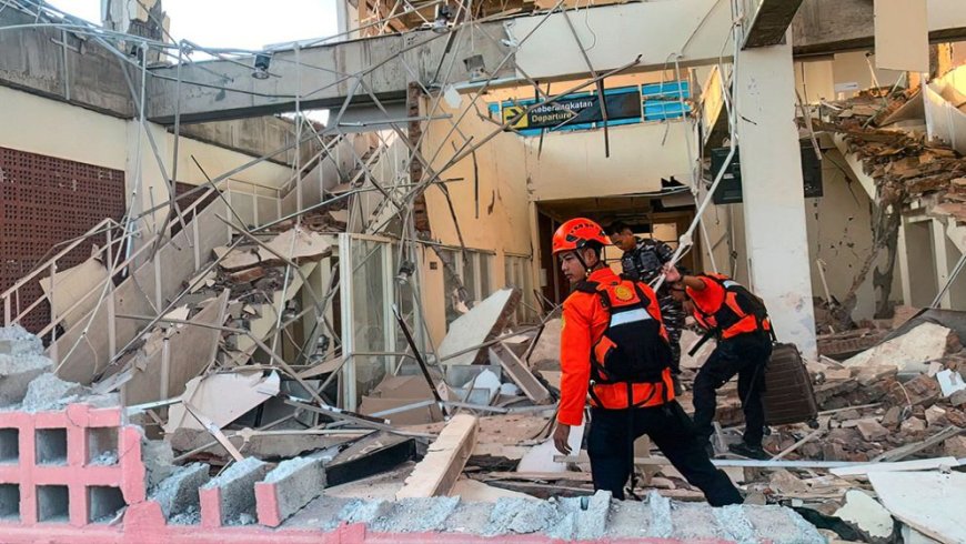 Powerful 7.7-Magnitude Earthquake Strikes Indonesia, Killing 20 and Triggering Mass Evacuations