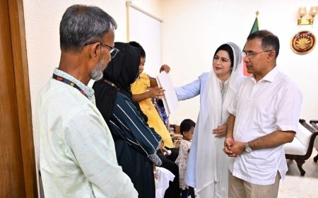 PM meets families of soldiers killed in Hathazari blast, extends financial assistance