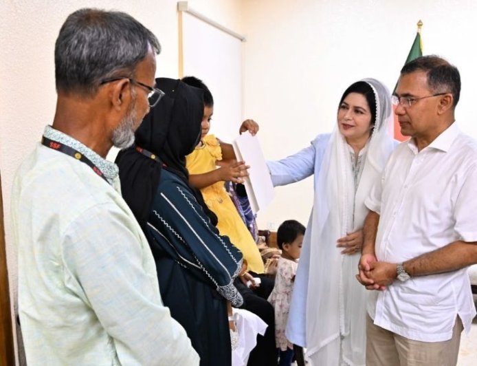 PM meets families of soldiers killed in Hathazari blast, extends financial assistance
